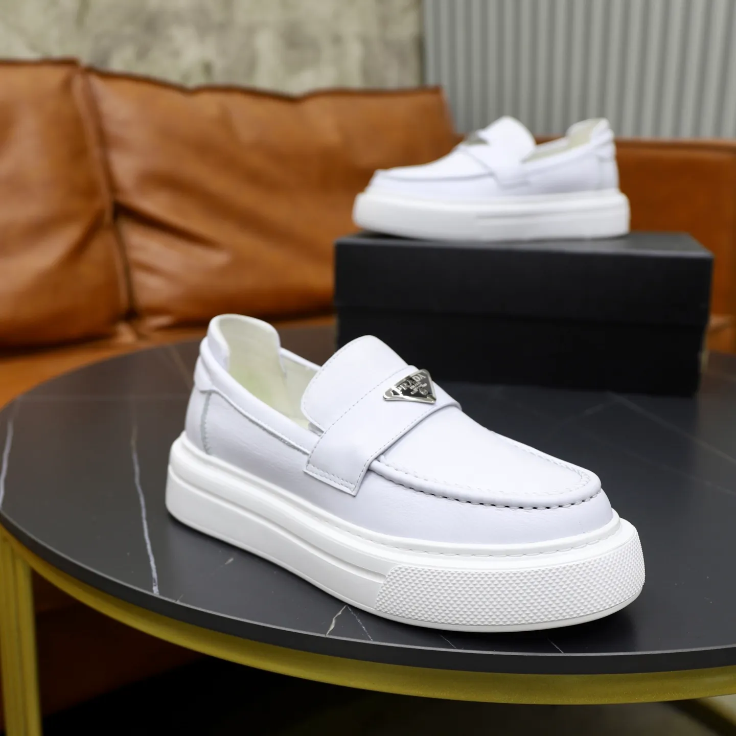 Ex-factory price: 500💰🙅‍♂️🙅‍♂️🙅‍♂️ Brand: PRADA Standard code: Men's code 38-44 (45 can be customized) Grade: Same style as the official website Original order quality Material: Original cowhide surface Comfortable lining Original outsole Style category: Men's fashionable casual leather shoes Distinguished big-name luxury elements Top luxury Color: Color of the actual picture